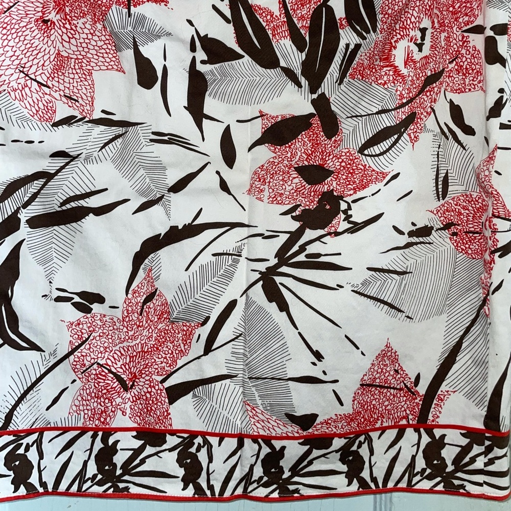 Tahari size 6 skirt.